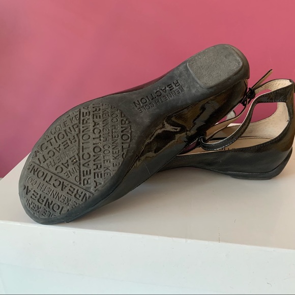 Kenneth Cole Reaction Black Patent Sandals - Picture 7 of 7